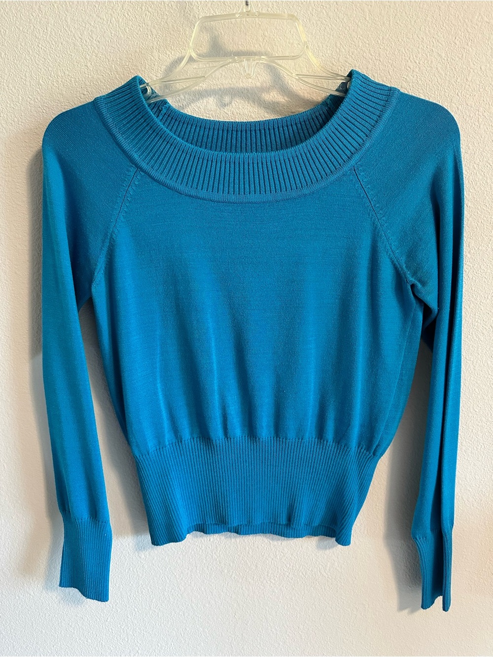 Sweater sky blue top 80% silk 18% nylon 2% spandex size S